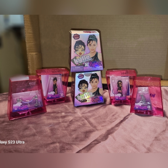 2 Bratz X Kylie Mini Figurines- NEW - Picture 8 of 8